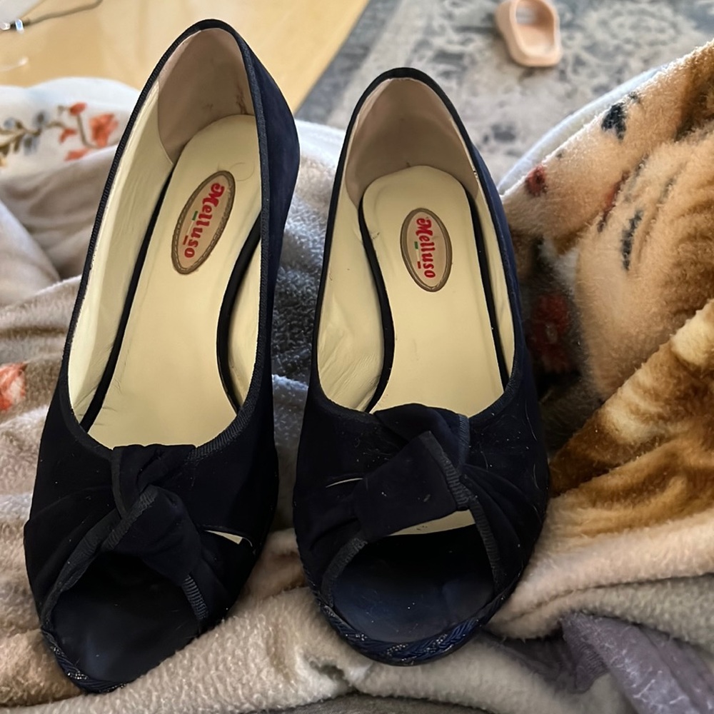 Size 10 (European size 41) Melluso peep toe navy blue velvet shoes